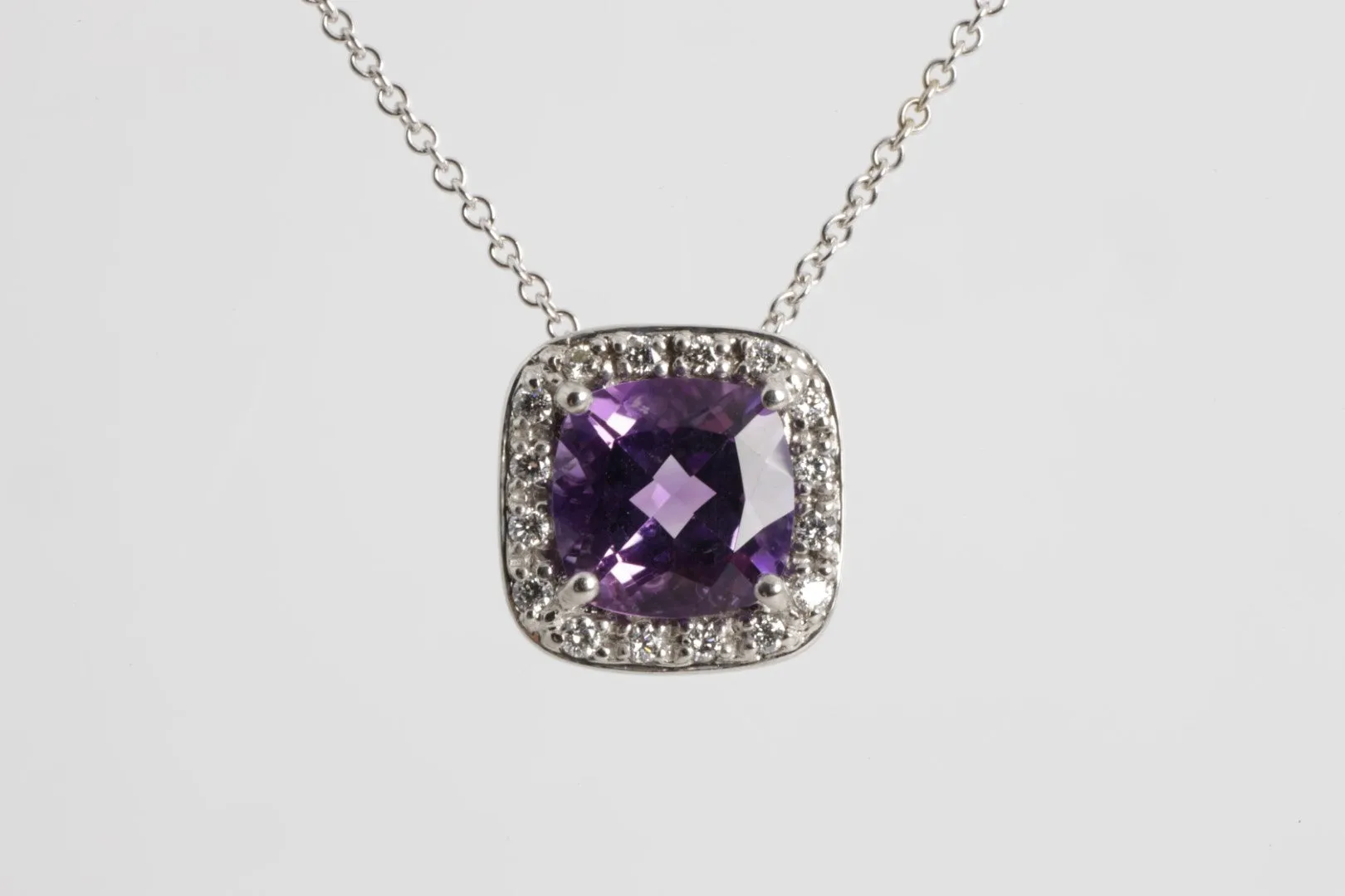 16'' 14k White Gold 4.15ctw Purple Stone 0.16ctw Diamond Necklace (4.10g)