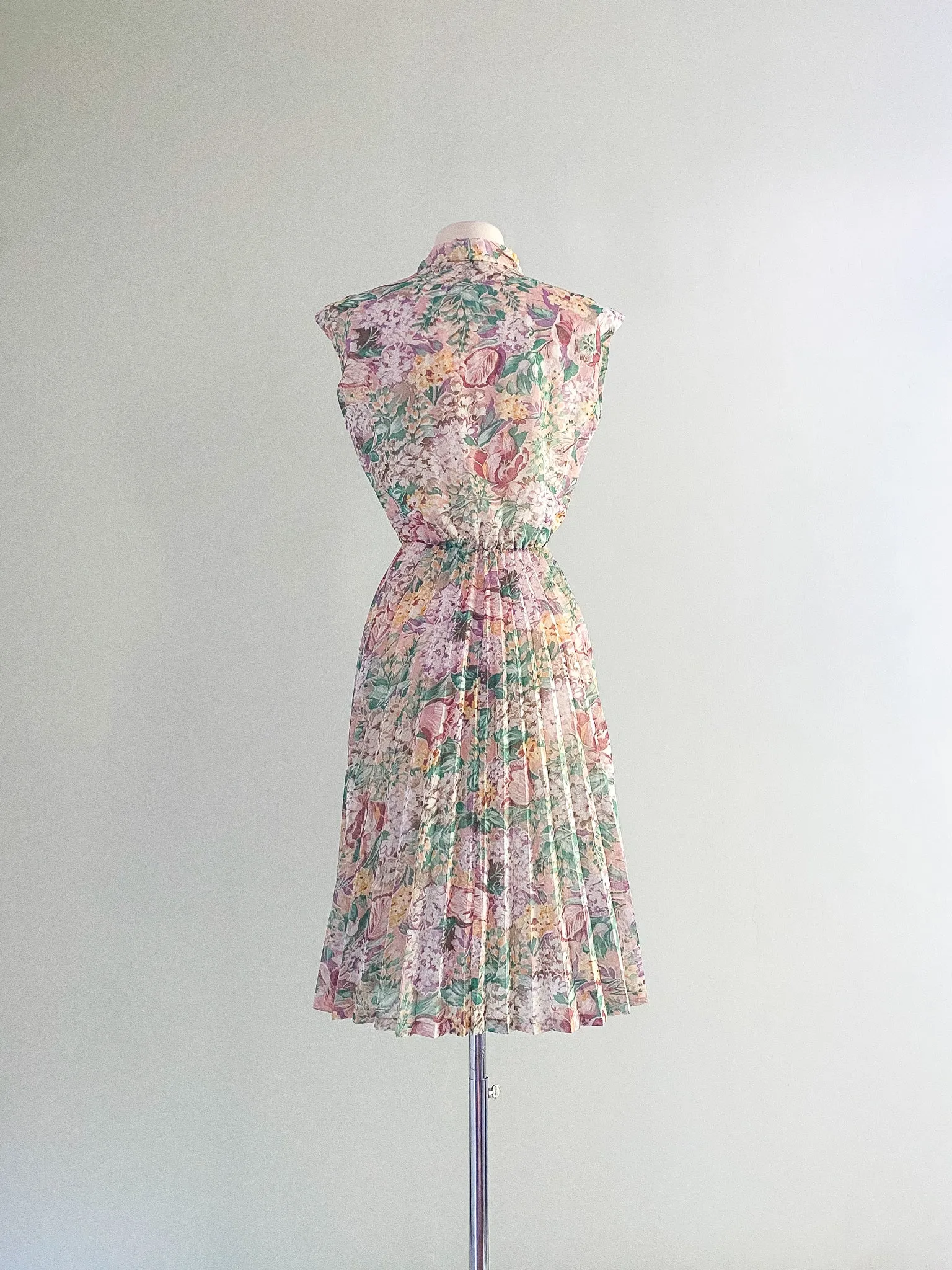 1970's Soft Floral Day Dress With Pleated Skirt / Medium