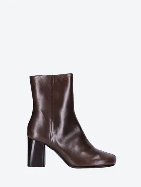 Anatomic leather boots