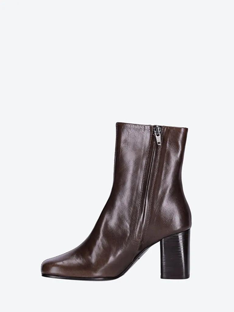 Anatomic leather boots