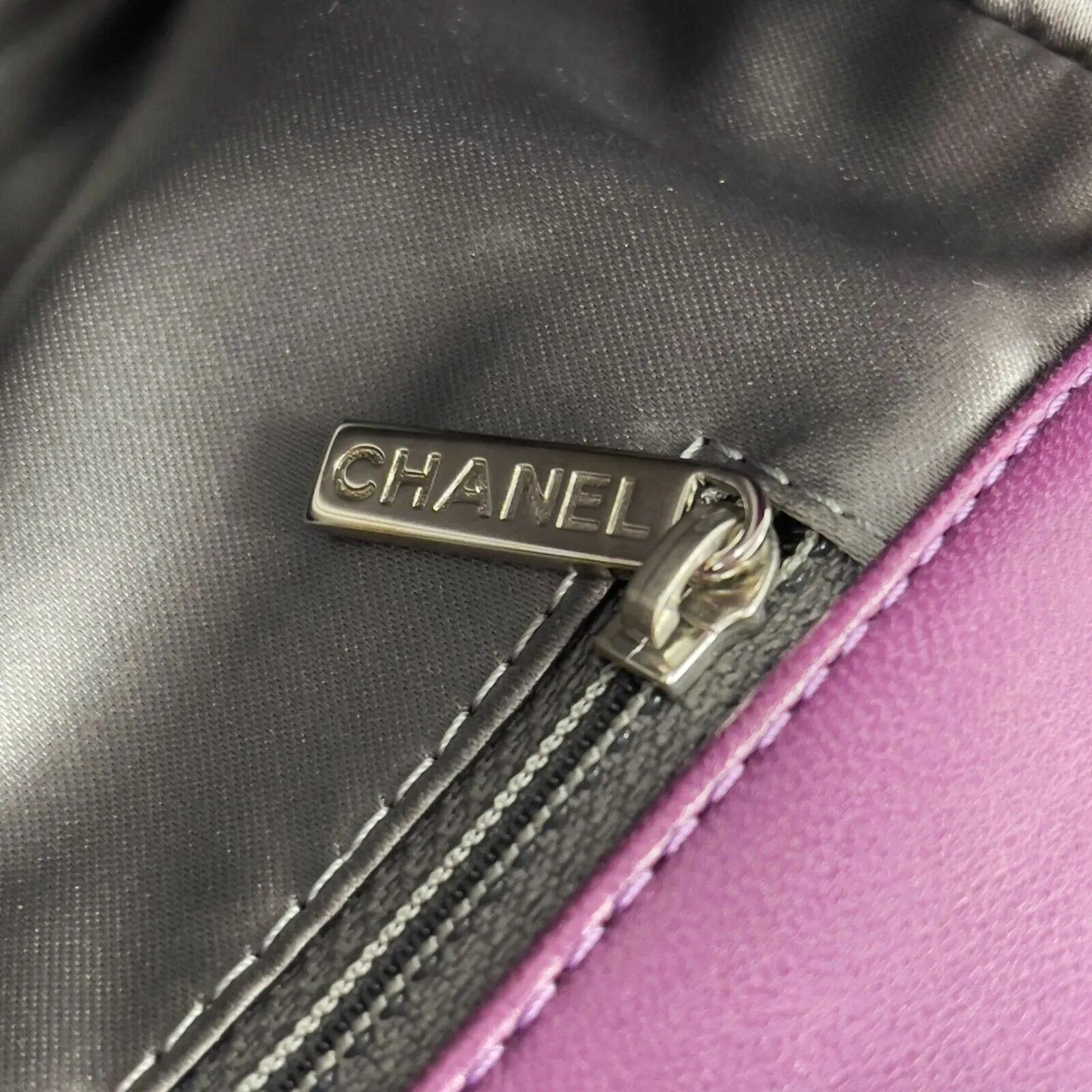 CHANEL - Reissue Venetian Chain Mademoiselle Flap Bag - Medium / Fuchsia-Silver