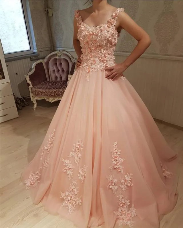 Chic Lace Flowers Embroidery Sweetheart Tulle Quinceanera Dresses