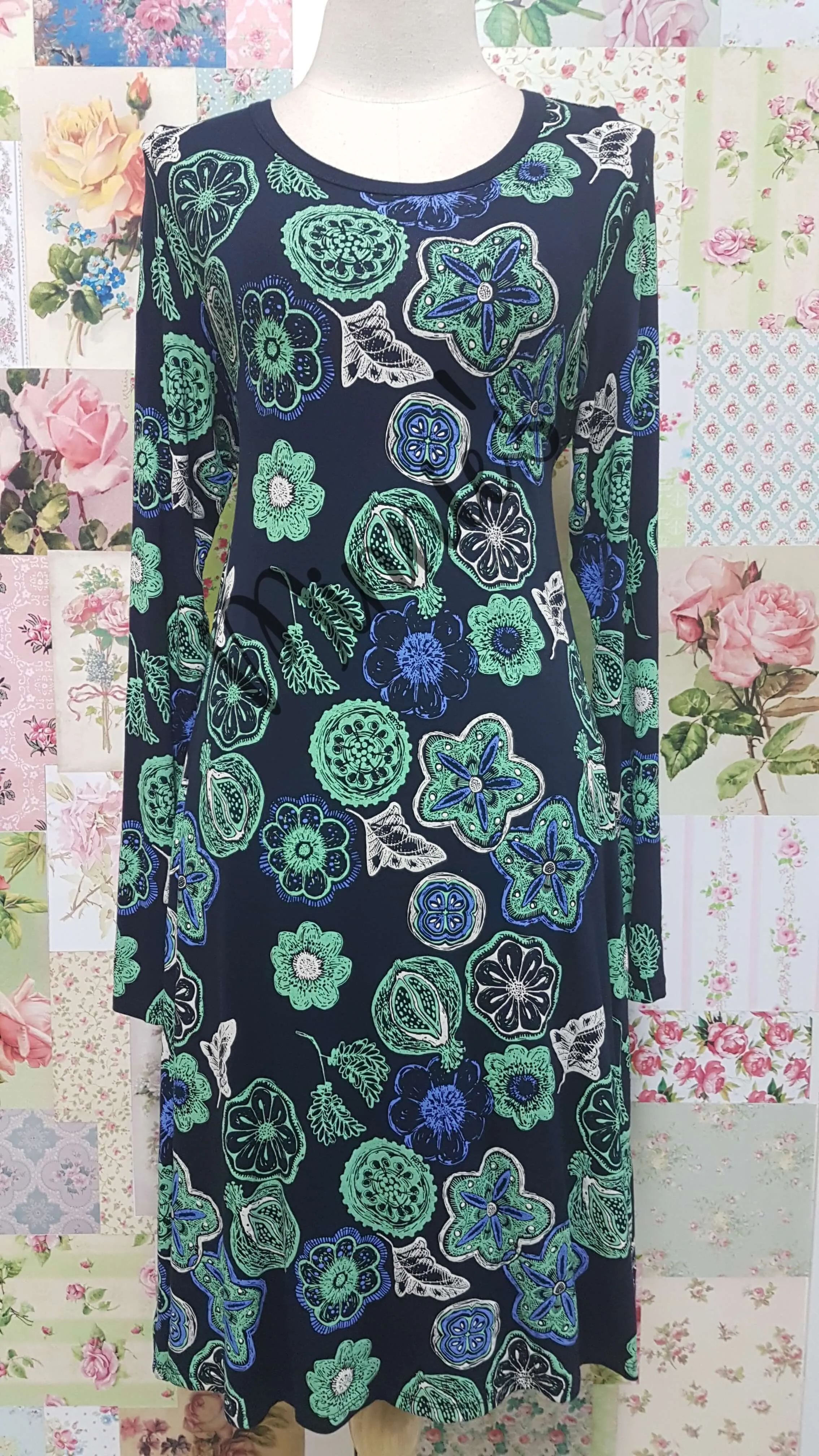 Navy Blue & Green Floral Print SW038